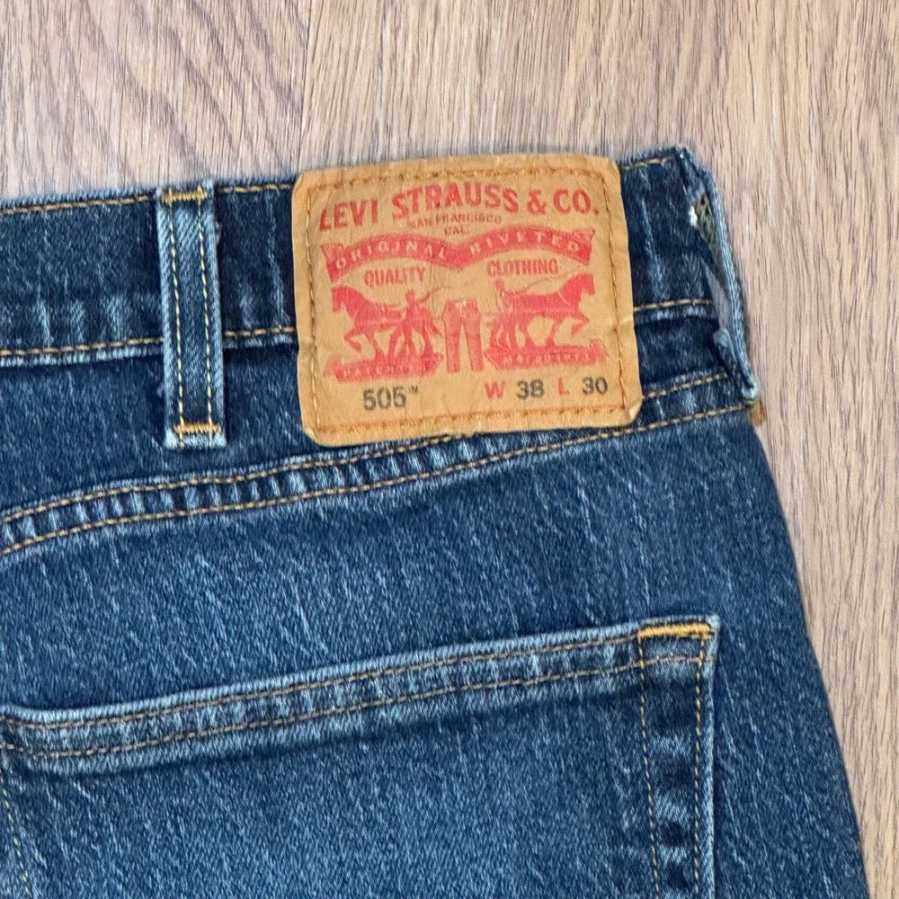 Levis 505 Regular Fit Mens Jeans 38x30 Medium Wash Blue Straight Leg Denim 38 30